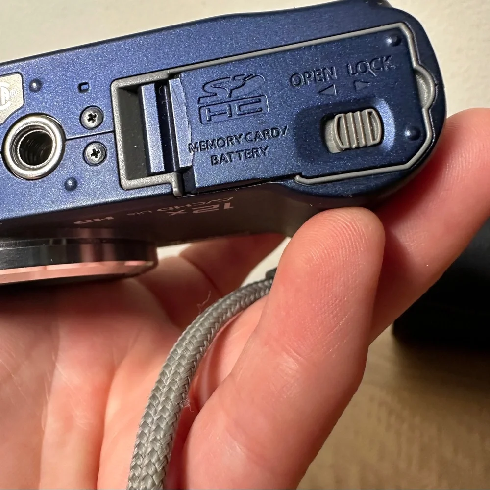 Panasonic Lumix DMC-ZS3 Digital Camera with Charger and Cases FOR PARTS
